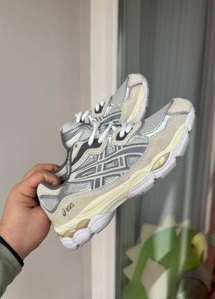 Кроссовки на весну asics