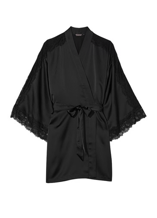 Сатиновый халат с кружевом victoria’s secret luxe satin lace inset robe black