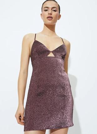 Стильное плотное праздничное металлизированное блестящее платье сарафан на бретелях