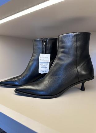 Кожаные сапожки zara