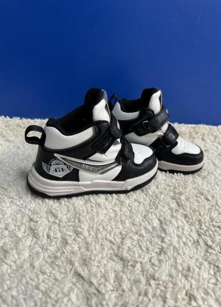 Детские кроссовки