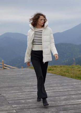 Женская зимняя молочная стеганая куртка с капюшоном gepur