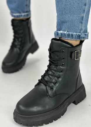 Кожаные зимние ботинки черные на легкой подошве