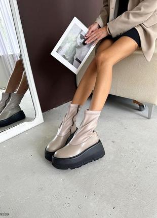 Шикарные зимние ботинки на платформе