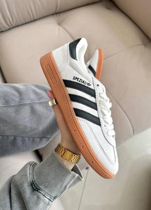 Жіночі кросівки білі з чорним adidas spezial