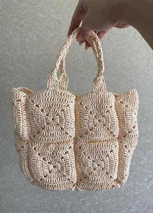 Вязаная сумка из рафии в технике «бабусини квадраты»