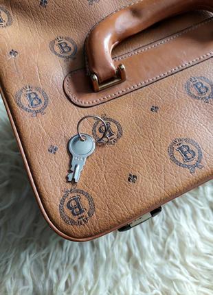 Вінтажний брендовий шкіряний ретро б'юті кейс валіза у стилі lv