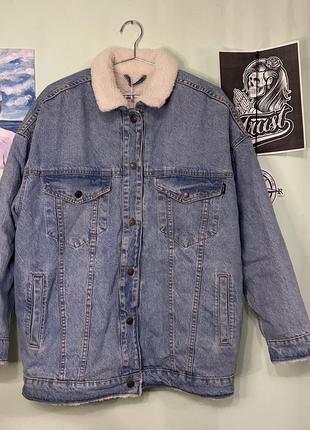 Женская джинсовая утепленная куртка bershka