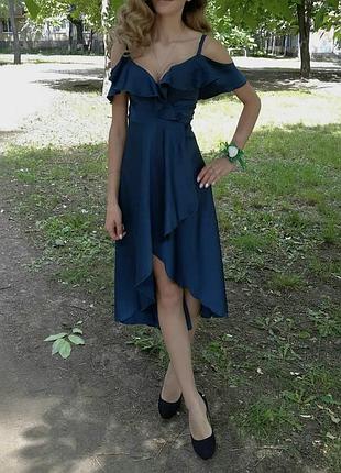 Изумрудное платье на запах