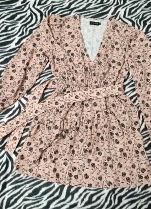 Платье с длинным красивым рукавом