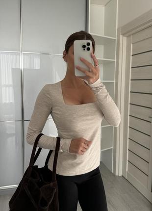 Лонгслив бежевый с квадратным вырезом