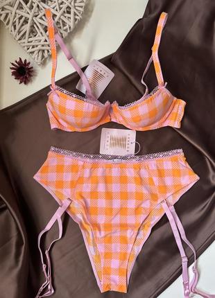 Комплект белья savage x fenty бюстгальтер 70а и трусики с подвязками s