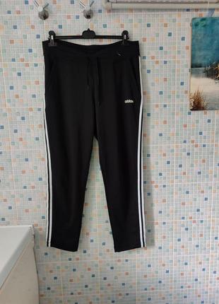 Новые спортивные штаны adidas.