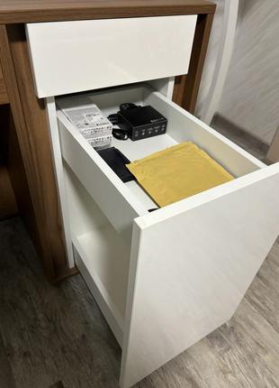 Туалетний столик з дзеркалом та підсвіткою