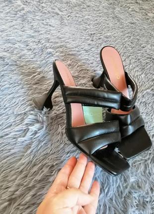 Стильні туфлі мюлі шльопанці на підборах екошкіри класної якості квадратний