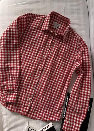 Рубашка в красную клетку