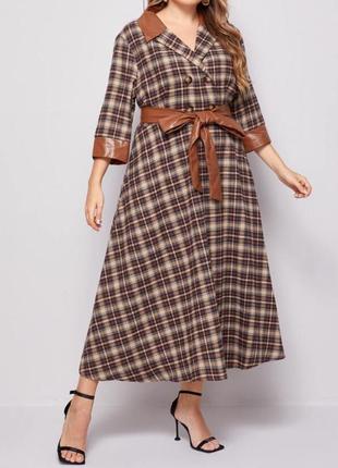Довга сукня у клітинку