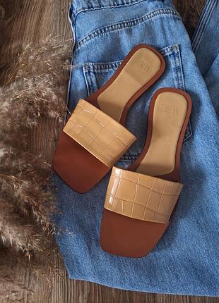 Шлепанцы сланцы на низком ходу от zara