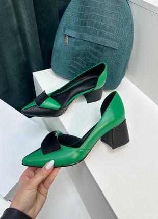Кожаные туфли лодочки зеленые с черными много цветов5 фото