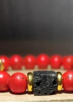 Красный браслет, з черными вставками вулканической лави