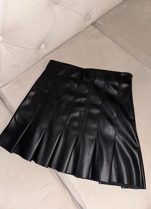 Черная юбка из искусственной кожи zara
