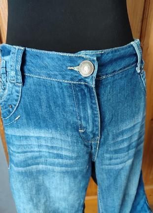 Шорты длинные джинсовые с разнообразной отделкой2 фото