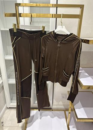 Жіночий костюм