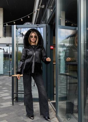 Зимова коротка дублянка на блискавці з капюшоном з хутром