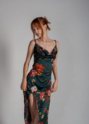 Зеленое платье с цветочным принтом prettylittlething
