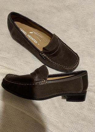 Трендові замшеві шоколадні коричневі туфлі 
лофери франція 36
