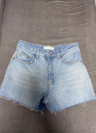Светлые короткие базовые джинсовые шорты плотный деним