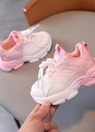 Гарні кросівки