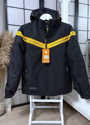 Спортивна чоловіча вітровка