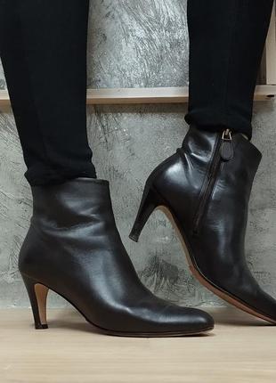 Шкіряні ботільйони salvatore ferragammo/ботільйони шоколадного кольору/made in italy