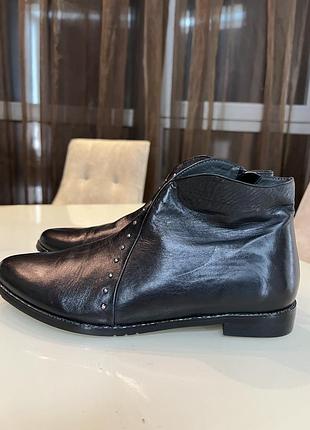Продам обувь 40 г.