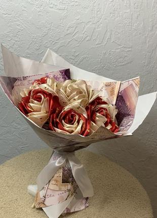 Букет цветов из атласной ленты