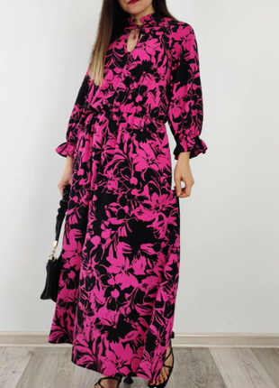 Малинова сукня з абстрактним квітковим принтом4 фото