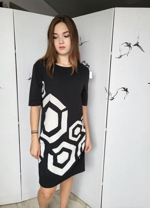 Платье женское с геометрическим рисунком без бренду черное с белым