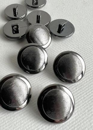 Пуговица костюмная гладкий бортик с ушком никель 20мм пластик