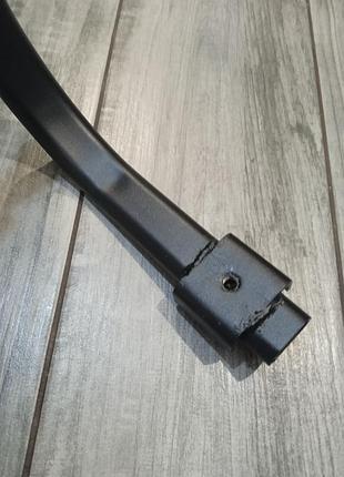 Оваліна кроштейн пружний механізм спинки комп'ютерного крісла.