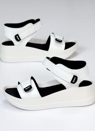 Топ-модель кожаные женские босоножки белые на платформе с липучками спортивные сандалии натуральные кожа коза8 фото