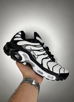 Мужские спортивные кроссовки nike tn plus white black, черно-белые найки тнки на высокой подошве