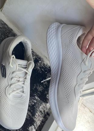 Кросівки білі жіночі skechers