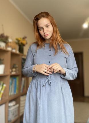 Сукня з вельвету з ручною вишивкою