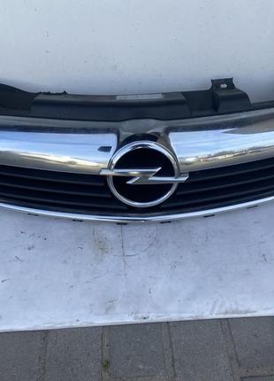 Решётка радиатора opel zafira b 2005-2008,оригинал, б.у.,13154225,13157590