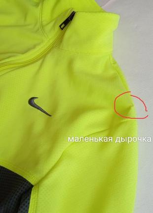 Женская дышащая беговая куртка nike dri fit

-оригинал.5 фото