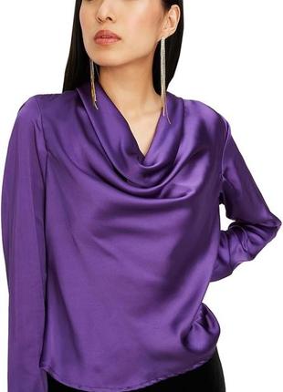 Изысканная атласная фиолетовая блуза с хомутом
