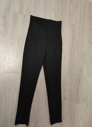 Брюки-лосины с разрезами