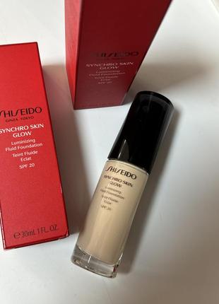 Тональный крем spf 20 shiseido synchro skin glow (natural 1, 2)