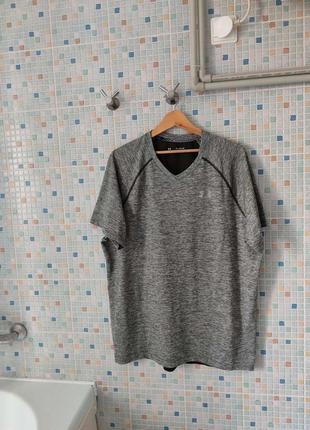 Футболка under armour.